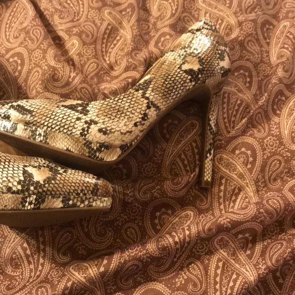 Pumps - Picture 4 of 5
